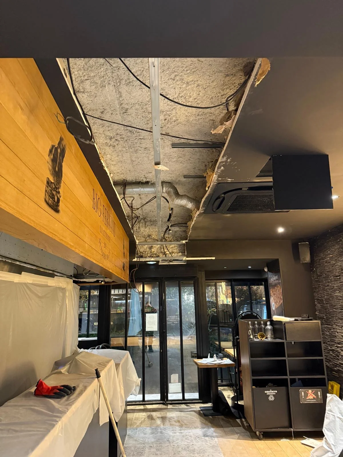 Rénovation restaurant Big Fernand — travaux de plafond et second œuvre, EMS TRAVAUX