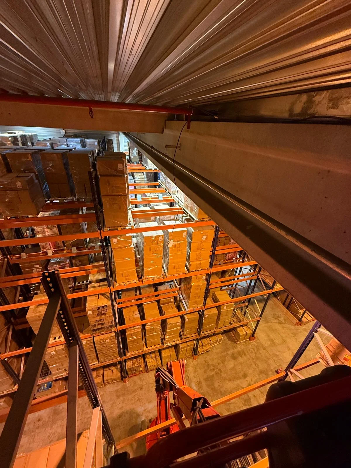 Espace tertiaire haut de gamme — plateau aménagé et luminaires design, EMS TRAVAUX
