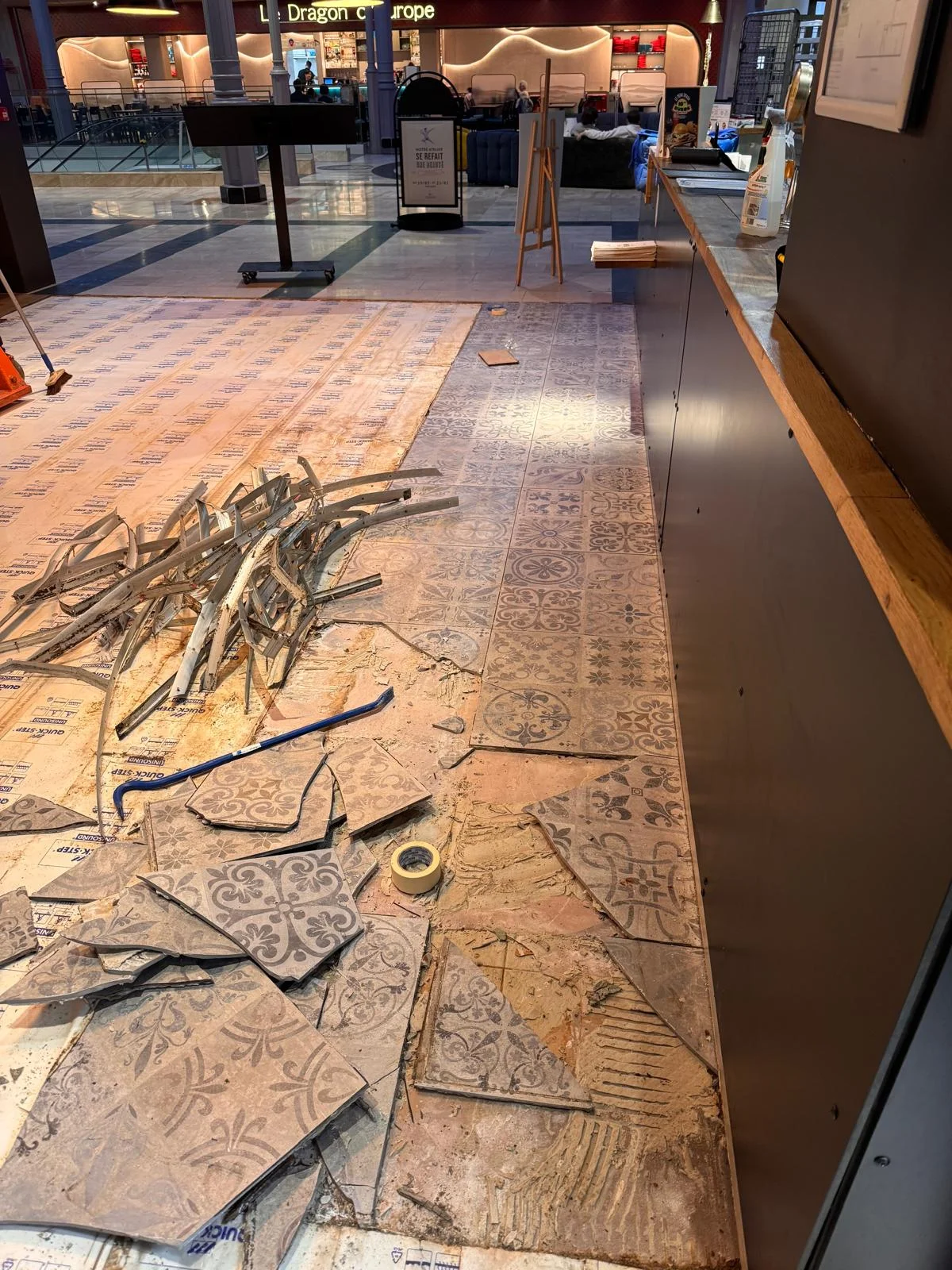 Revêtement de sol commercial — pose carrelage en espace public, EMS TRAVAUX